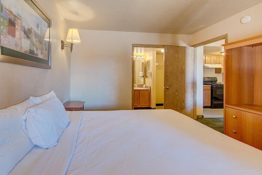 Emerald Suites Las Vegas - photo 13