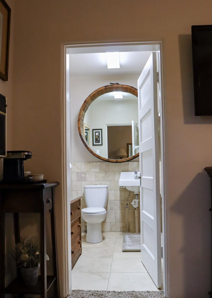 The Bonnie Inn Unit 5 With Breakfast Nook - photo 7