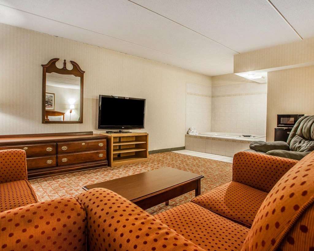 Econo Lodge Douglassville Pottstown - photo 12