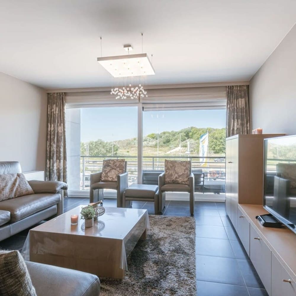 Bright Apartment With Parking Near the Beach — 4-Star Luxury Hotel in Bredene, Belgium
