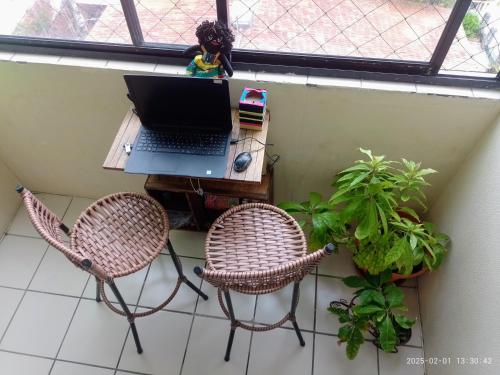 Vista para o mar e Farol de Olinda Perto da FACULDADE DE MEDICINA DE OLINDA Cama Solteiro Com colchão Adicional Estante e Ventilador in Olinda, Brasil