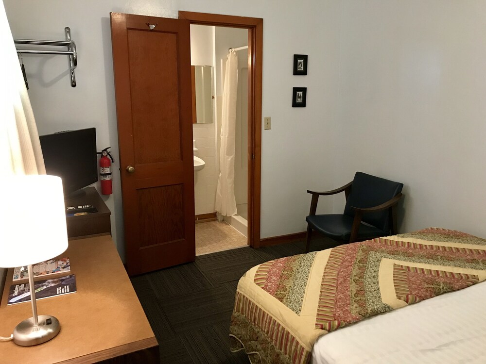 Chalet Motel - photo 12