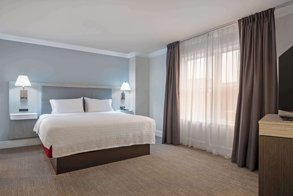 Hampton Inn & Suites Stamford - photo 16