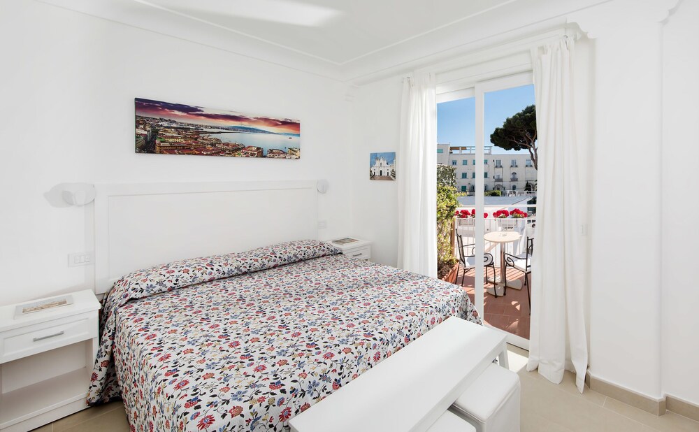 Villa Pollio Guest House — 4-Star Luxury Hotel in Anacapri, Italy