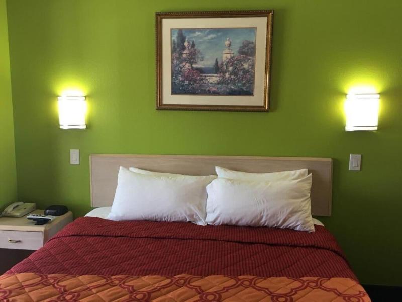 California Inn & Suites Adelanto US 395 - photo 25