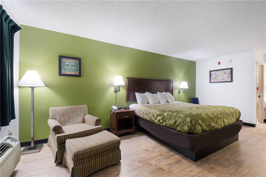 Econo Lodge Inn & Suites Knoxville East - photo 17
