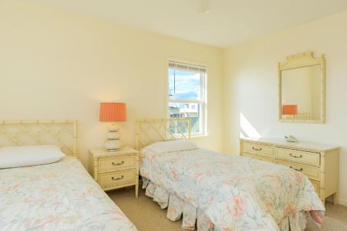 Yorkshire by Oak Island Accommodations - photo 8