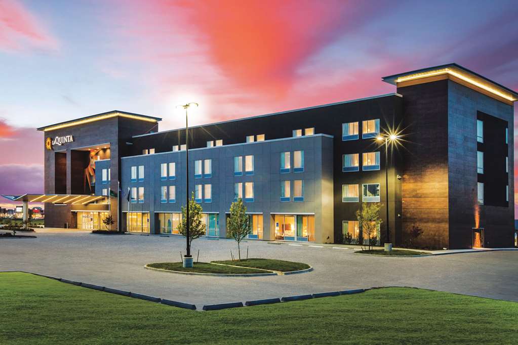 La Quinta Inn & Suites by Wyndham Wichita Northeast - photo 3