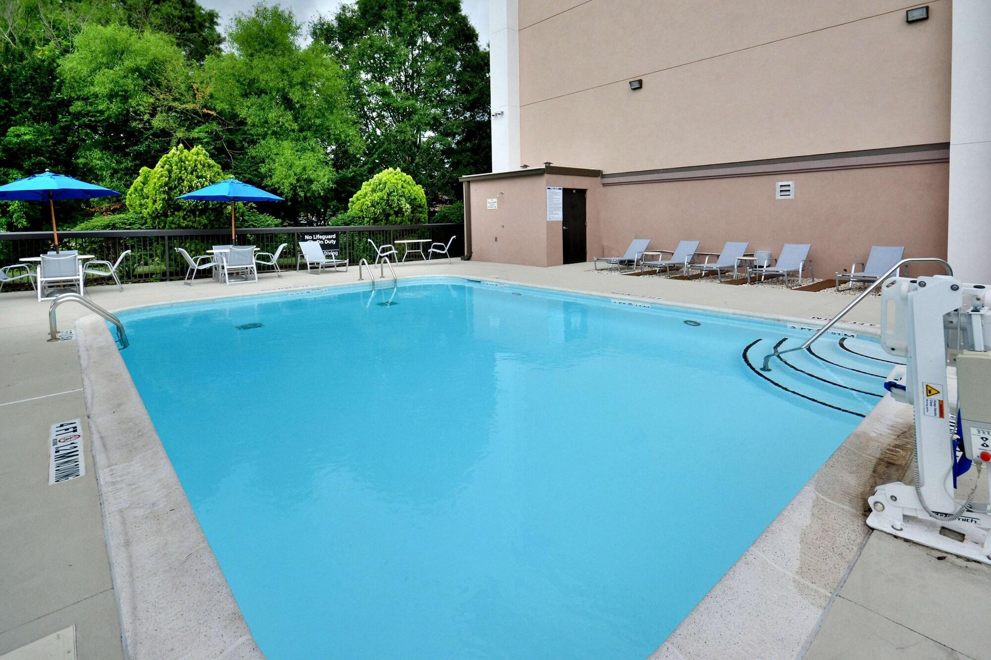 Hampton Inn Raleigh Durham Airport - photo 2