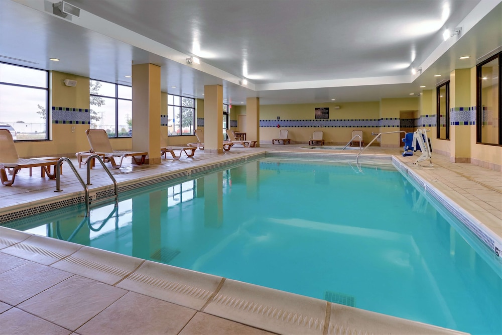 Hampton Inn & Suites Indianapolis Airport - photo 39