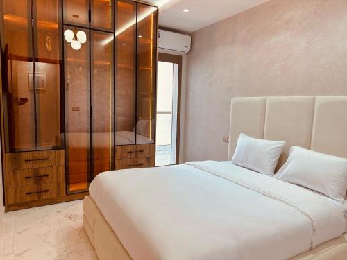 Appartement chic 3 chambres proche centre ville plage aéroport parking privé — 4-Star Luxury Hotel in Tangier, Morocco