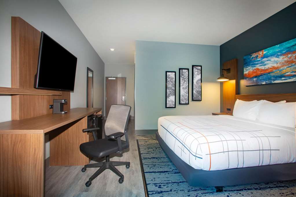 La Quinta Inn & Suites by Wyndham Oxford - photo 21