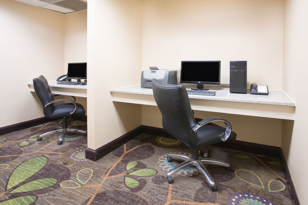 Holiday Inn Express & Suites Minot by IHG - photo 19