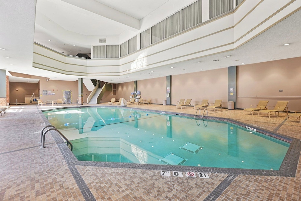 Crowne Plaza Suites MSP Airport Mall of America by IHG - photo 11