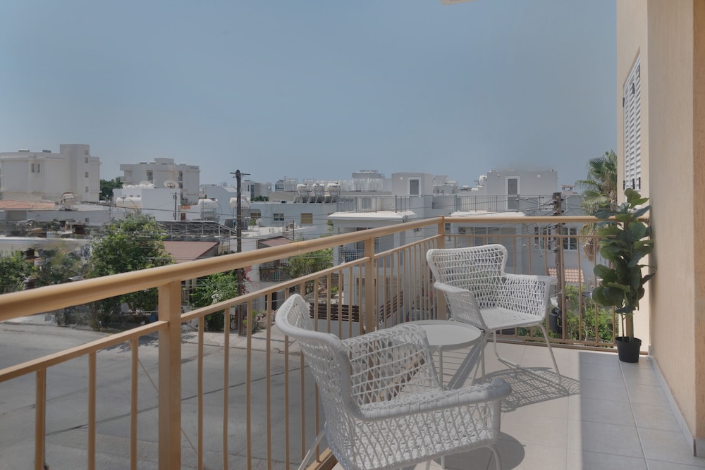 Phaedrus Living Terra Cotta City Flat