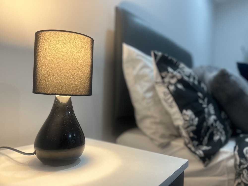 Private Luxury Apartment Free Parking & Wi fi — 4-Star Luxury Hotel in Coventry, United Kingdom