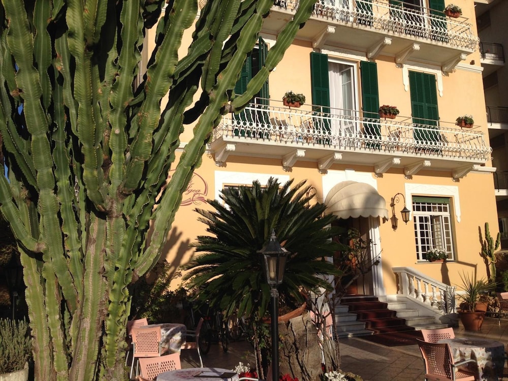 Hotel Villa Igea — hotel in Alassio