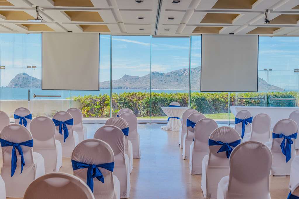 Emporio Mazatlan Salones