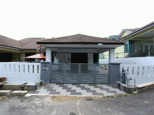 Rumah Maryam Private Pool Di Pantai Beserah in Kuantan, Malaysia