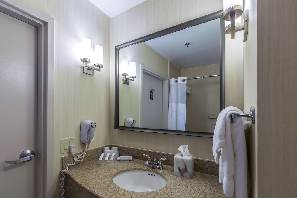 Hilton Garden Inn Fairfield - photo 29