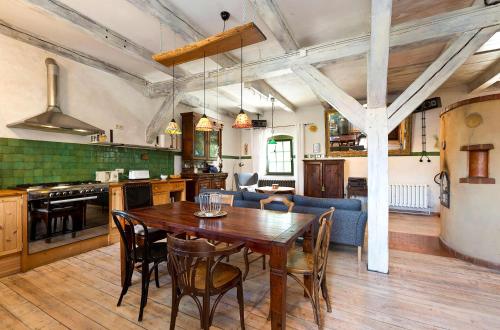 Blauregen Stilvolle Maisonette im historischen Speicher für bis zu 8 Personen — 4-Star Luxury Hotel in Waren, Germany