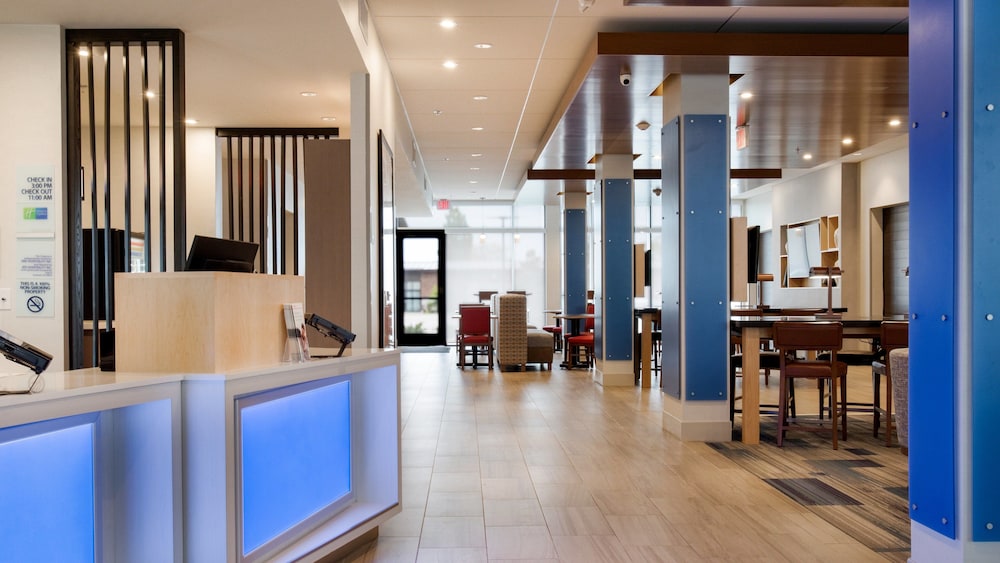 Holiday Inn Express & Suites Racine by IHG - photo 63