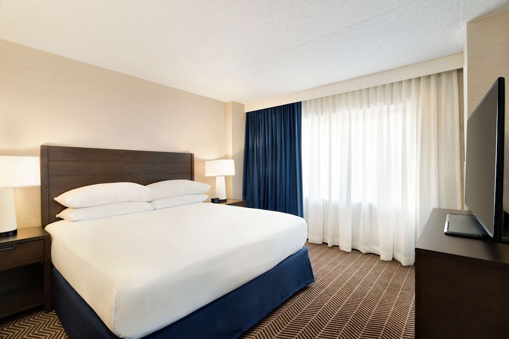 Embassy Suites Boston Logan Airport - photo 12
