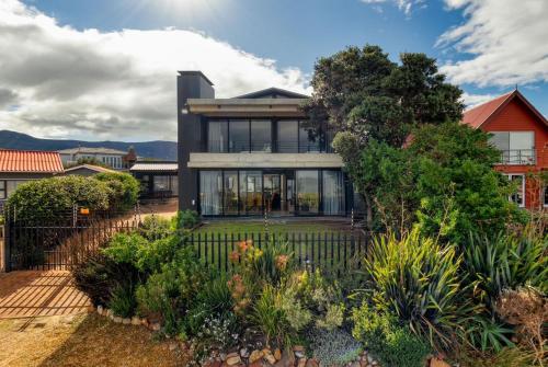 iMoyo Ocean Villa and Studio Hermanus — 4-Star Luxury Hotel in Hermanus, South Africa