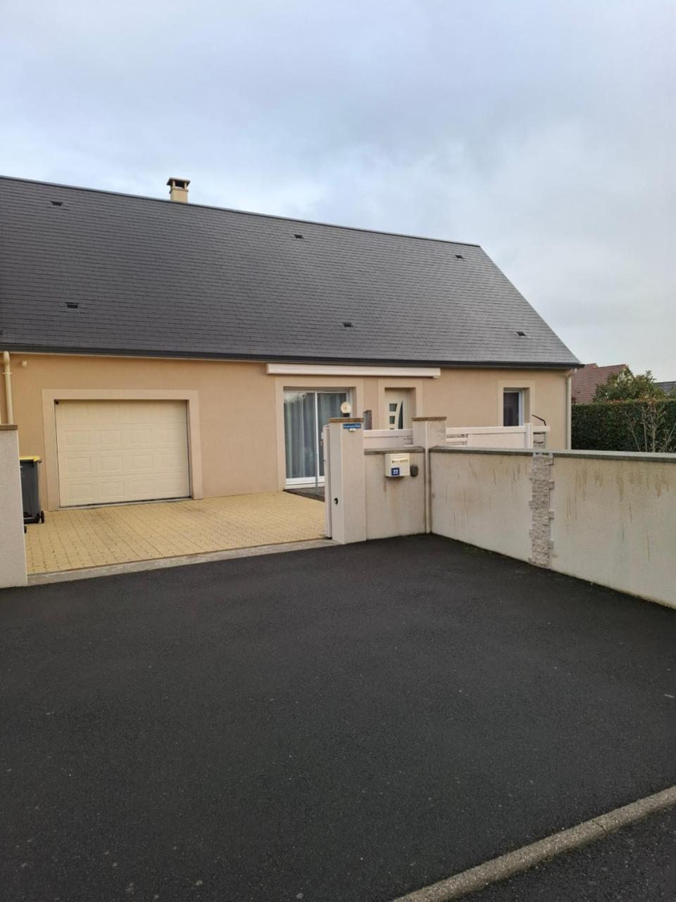 Le Petit Coin de Paradis Classe 3 Etoiles — hotel in Hermanville-Sur-Mer