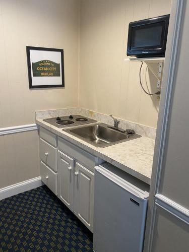 The Admiral Hotel Motel - photo 162