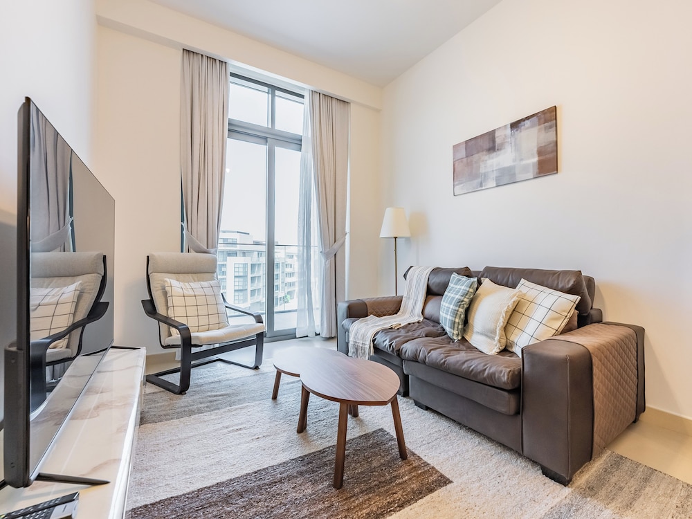 Luxury Meydan Escape Condo with City View — 4-Star Luxury Hotel in Dubai, United Arab Emirates