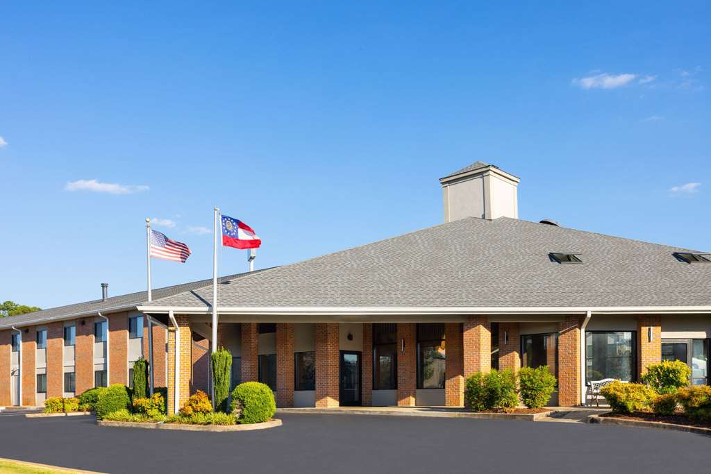 Baymont by Wyndham LaGrange - photo 4