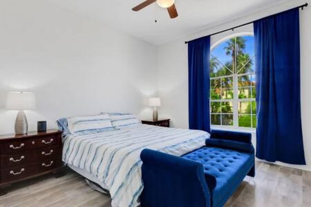 Siesta Key Marvel Pool SPA Deeded Beach Access - photo 3
