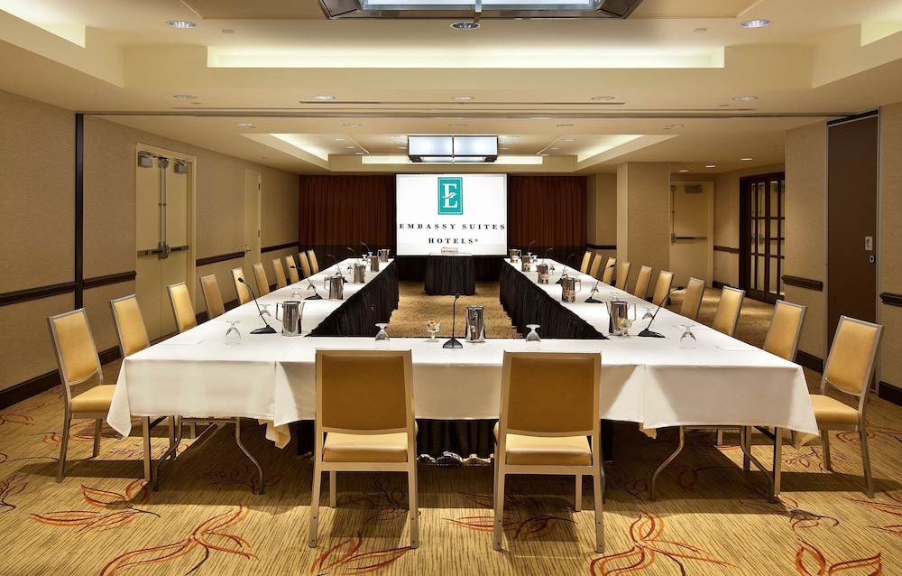 Embassy Suites by Hilton Washington DC Chevy Chase Pavilion - photo 49