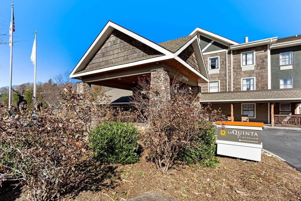 La Quinta Inn & Suites by Wyndham Boone University - photo 2