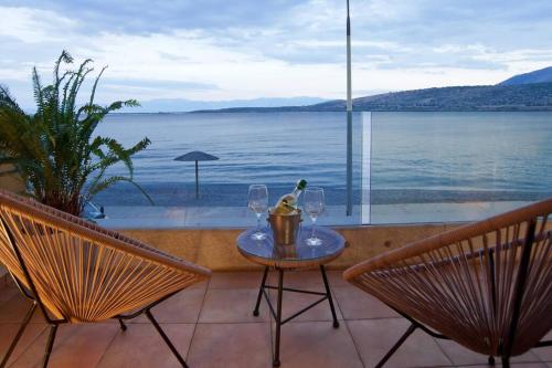 Seagull Luxury Maisonette — 4-Star Luxury Hotel in Itea, Greece