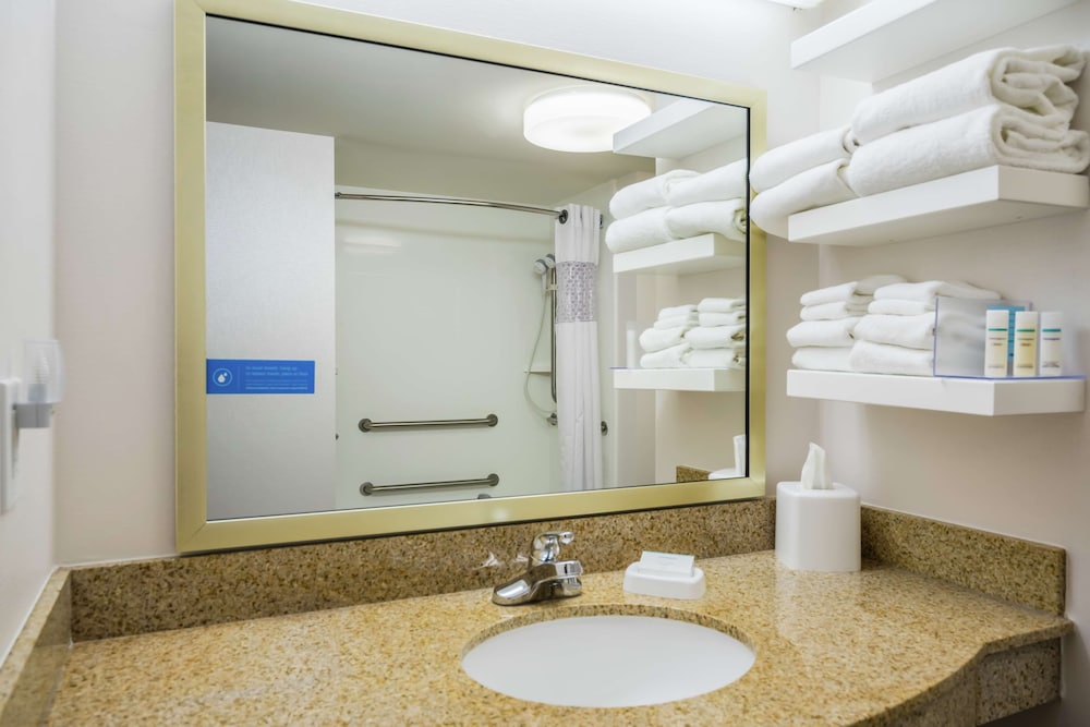 Hampton Inn Clifton Park - photo 18