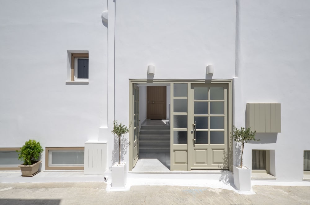 Elegant Apartments — 4-Star Luxury Hotel in Naxos, Greece