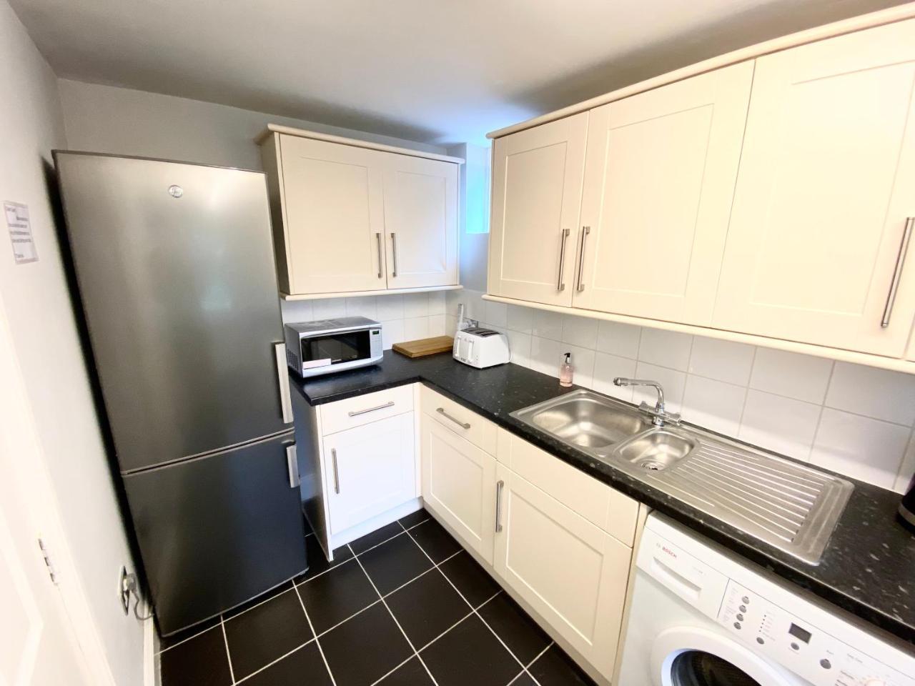 South Cliff Apartment with Garden