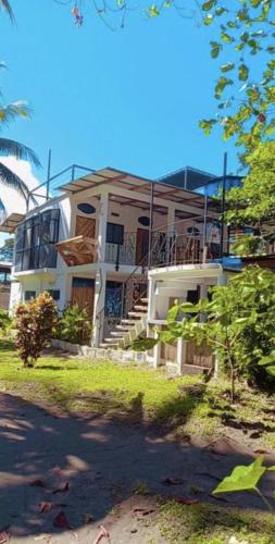 Hotel Pura Natura Beachfront Tortuguero - carbon neutral hotel in Limon
