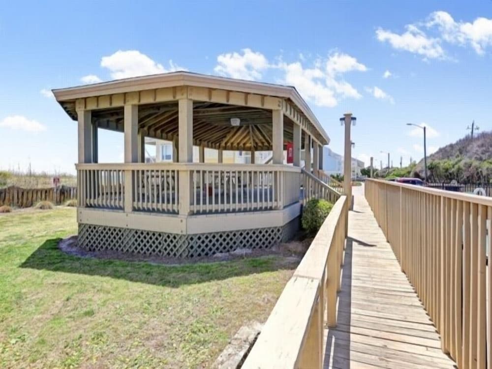 Beach Blanket Spacious Condo With Private Beach Access And Resort Amenities 3 Bedroom Condo by RedAwning - photo 36
