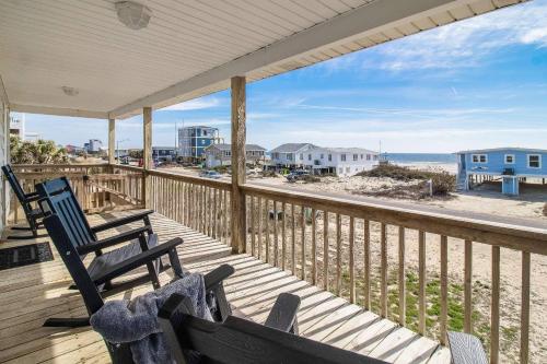 Little Sunshine in Oak Island, United States