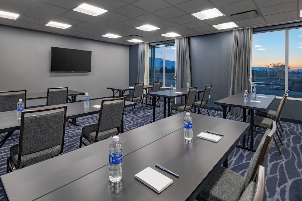 Fairfield Inn & Suites by Marriott Klamath Falls - photo 39