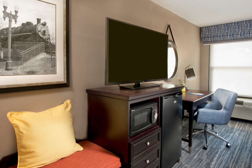 Hampton Inn Collierville - photo 9