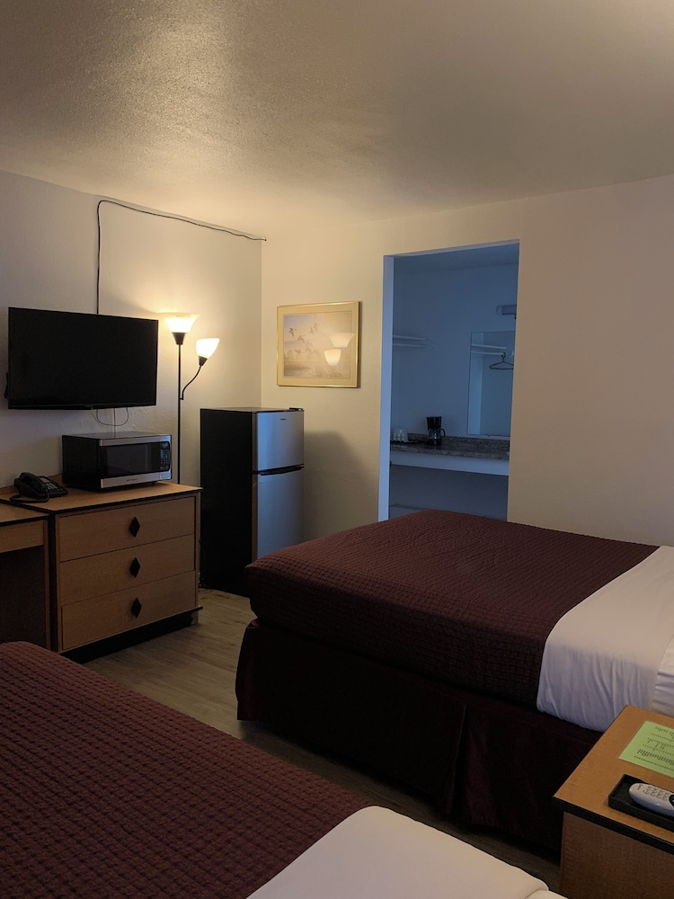 Motel 8 Willcox - photo 16