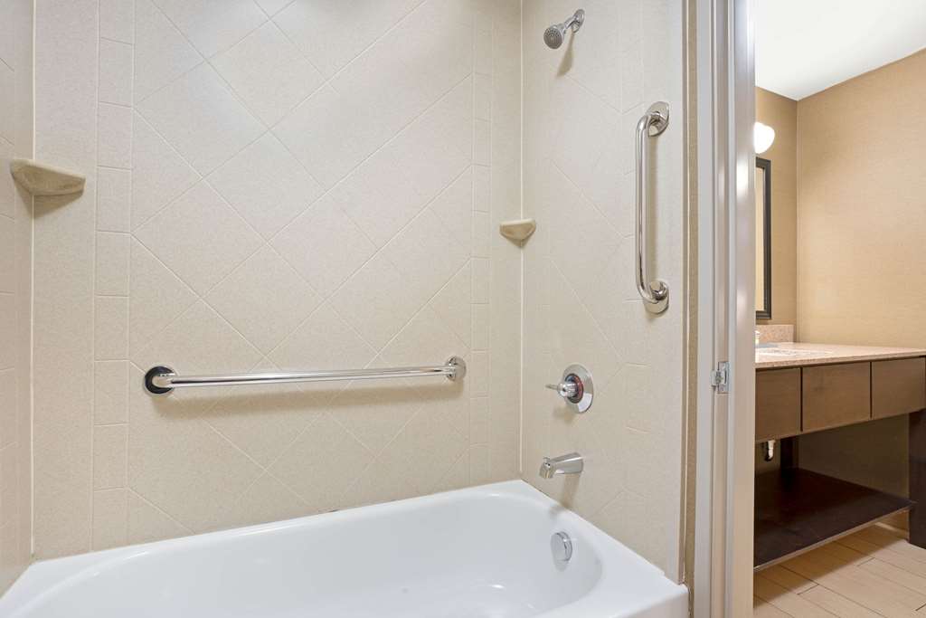 La Quinta Inn & Suites by Wyndham Bellingham - photo 44