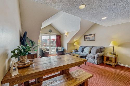Mountainview Condo at Rivergreen — 4-Star Luxury Hotel in Lincoln, United States