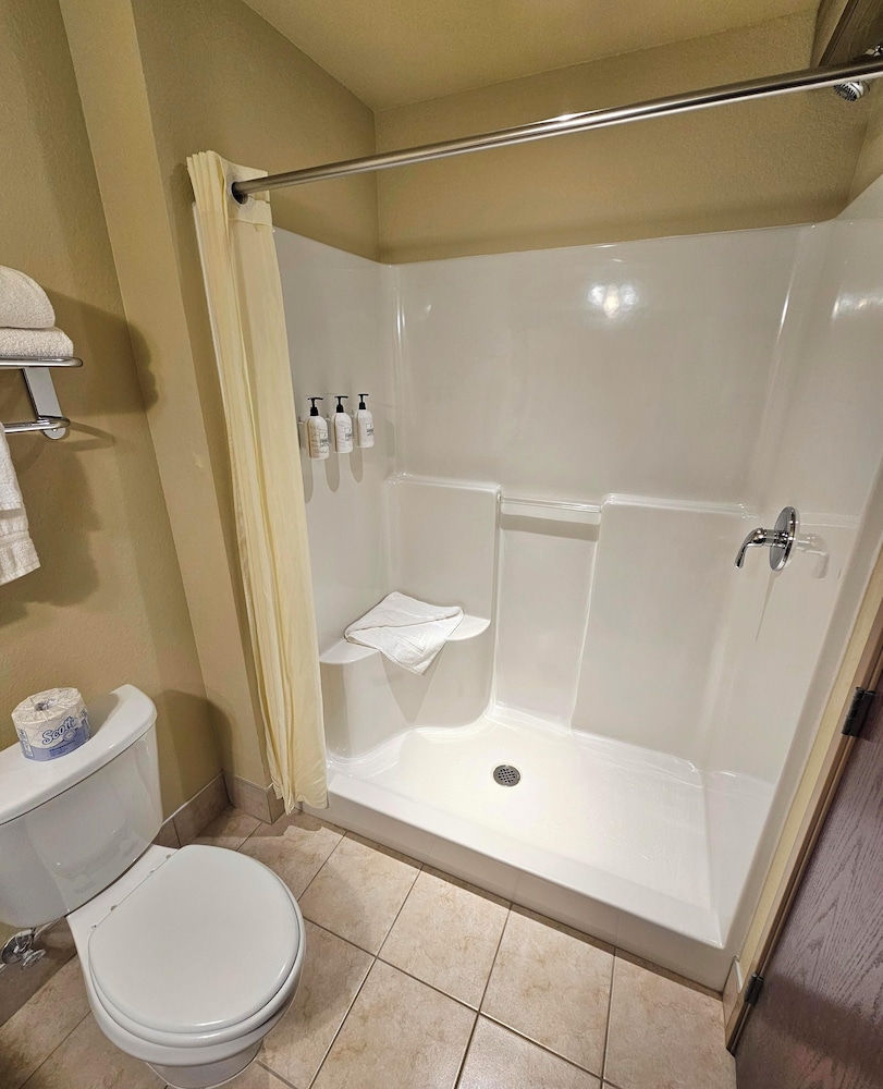 Cobblestone Inn & Suites Clintonville - photo 38
