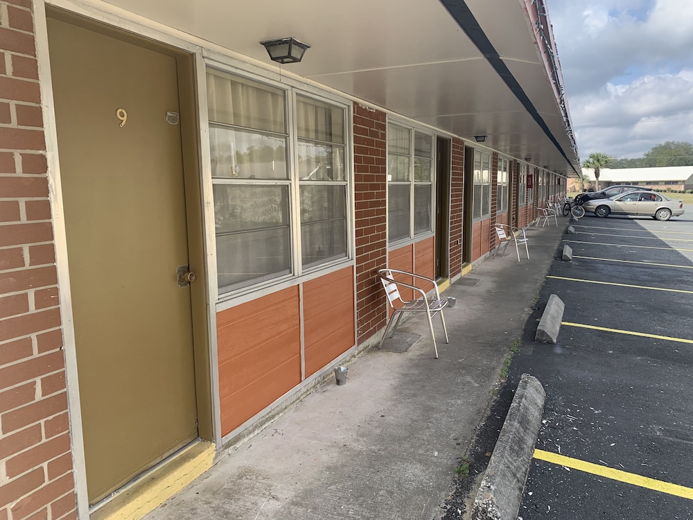 Motel 8 Lake City - photo 17