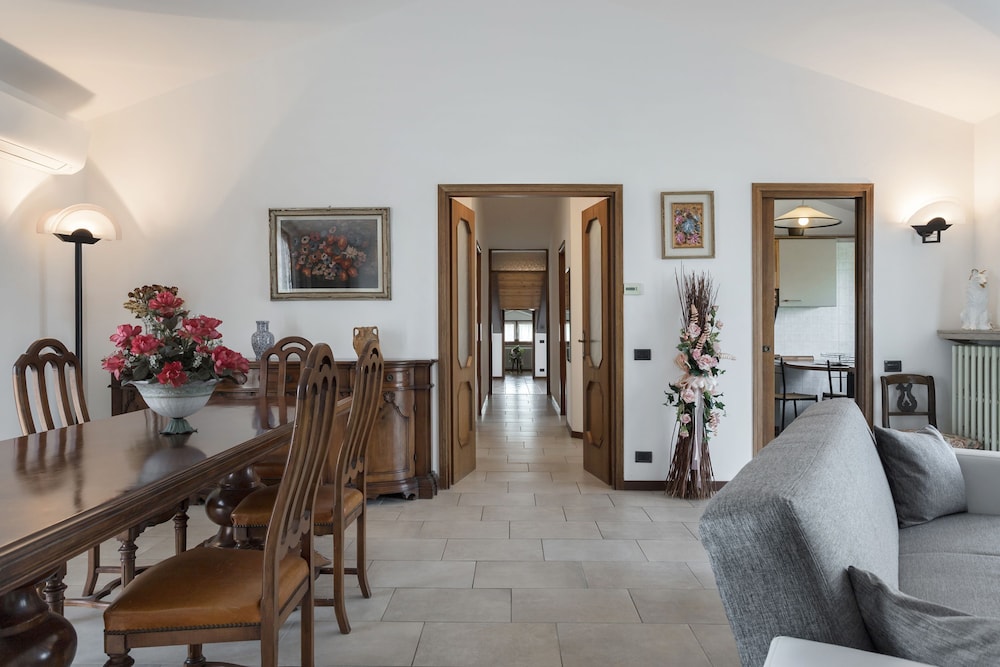 Casetta dei Daini — 4-Star Luxury Hotel in Orio Al Serio, Italy